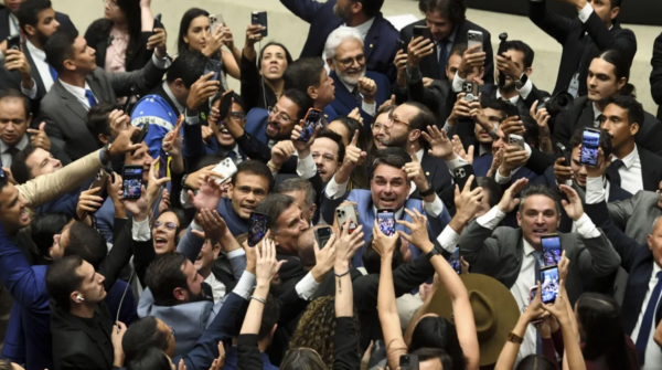 Câmara e Senado defendem no STF validade de lei que reduz penas de crimes contra a democracia