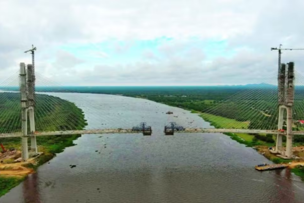 Com investimento de R$ 500 milhões, ponte da Rota Bioceânica está a 21 metros de unir Brasil e Paraguai