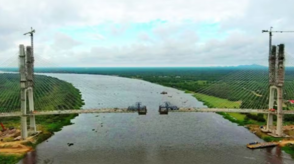 Com investimento de R$ 500 milhões, ponte da Rota Bioceânica está a 21 metros de unir Brasil e Paraguai
