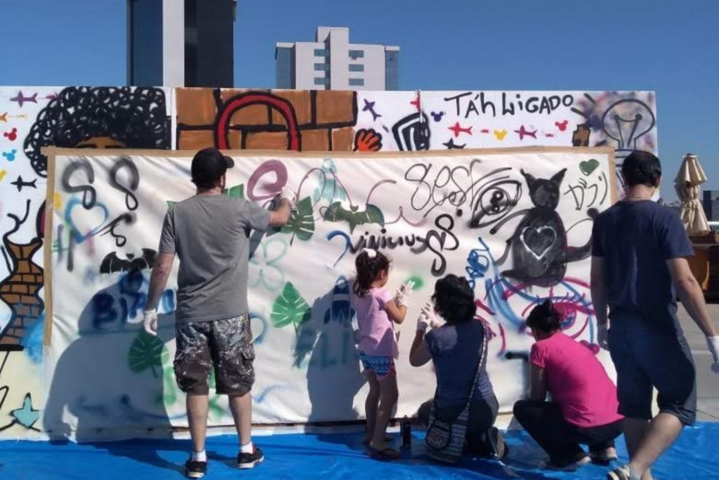 Projeto leva graffiti a bairros de Campo Grande com criação coletiva e cartões-postais acessíveis