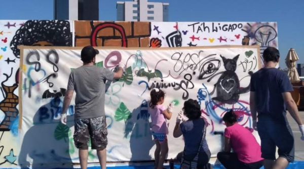Projeto leva graffiti a bairros de Campo Grande com criação coletiva e cartões-postais acessíveis