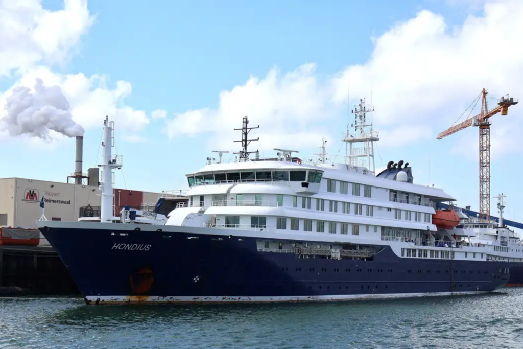 Surto de hantavírus: capitão deixa navio de cruzeiro após desembarque total de passageiros