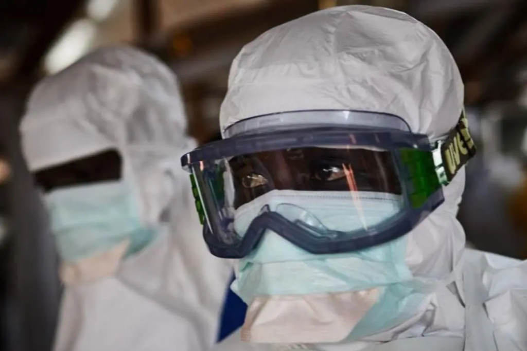OMS declara emergência global após surto de nova variante do vírus Ebola na África