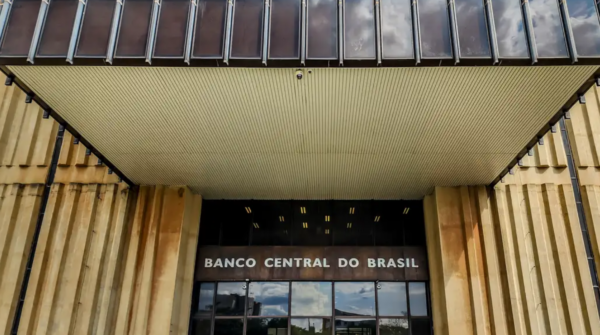 Boletim Focus eleva projeção da inflação para 5,04% e mercado prevê estouro da meta em 2026