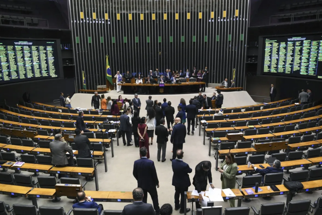 Câmara acelera sessões de plenário para destravar votação da PEC da escala 6×1