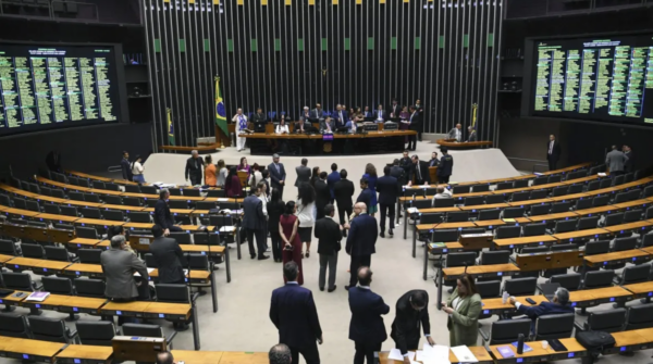 Câmara acelera sessões de plenário para destravar votação da PEC da escala 6×1