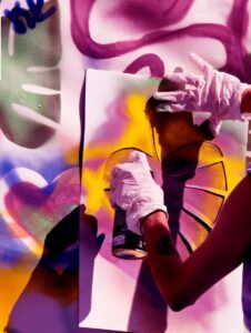 Projeto leva graffiti a bairros de Campo Grande com criação coletiva e cartões-postais acessíveis