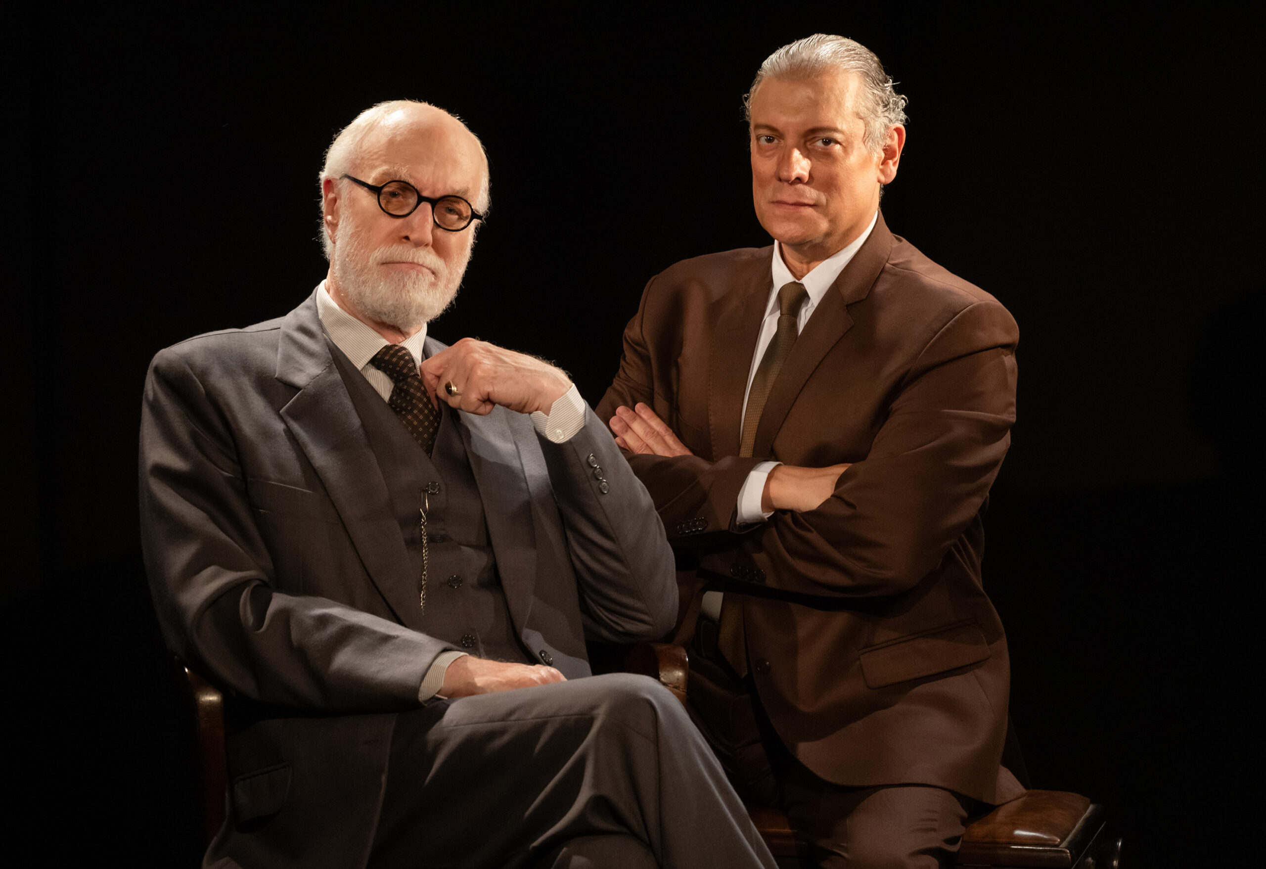 Fenômeno do teatro nacional, 'A Última Sessão de Freud' chega a Campo Grande em agosto