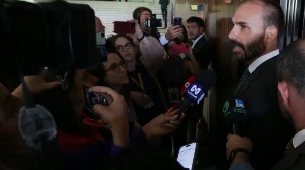 STF condena Eduardo Bolsonaro por coação em processo sobre trama golpista