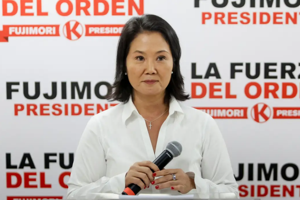 Keiko Fujimori consolida liderança no Peru com 99% das urnas apuradas; oposição contesta resultado