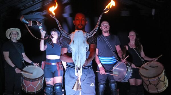 Coletivo Circo Estrada estreia espetáculo gratuito inspirado em lendas pantaneiras em Campo Grande