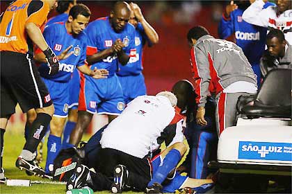 Como tragédias no futebol mudaram protocolos de emergência e ampliaram o acesso a desfibriladores no Brasil