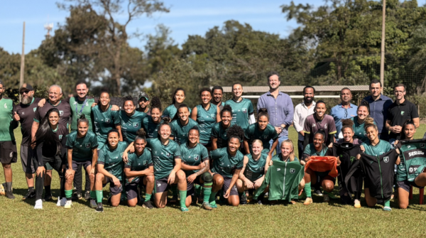 SESI/MS entrega novos uniformes ao Pantanal Feminino e reforça apoio ao futebol feminino em Mato Grosso do Sul