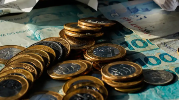 Economia brasileira cresce 0,7% em maio e retoma ritmo positivo, aponta FGV