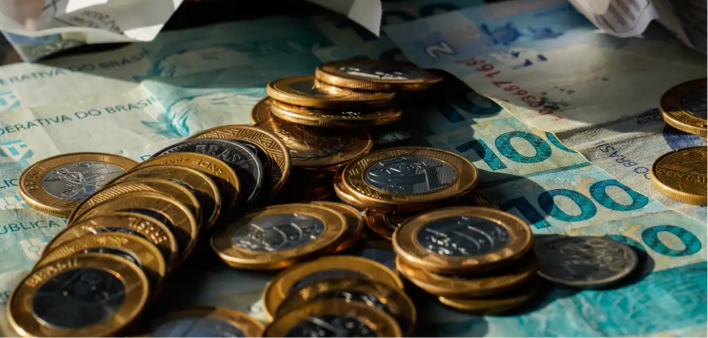 Economia brasileira cresce 0,7% em maio e retoma ritmo positivo, aponta FGV