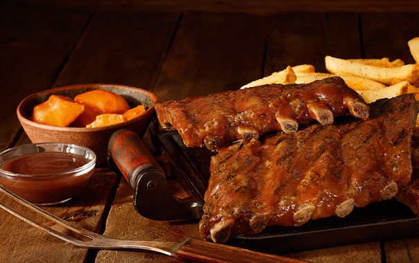 Outback lança menu para dois durante a Semana do Amigo com Junior Ribs a preço promocional