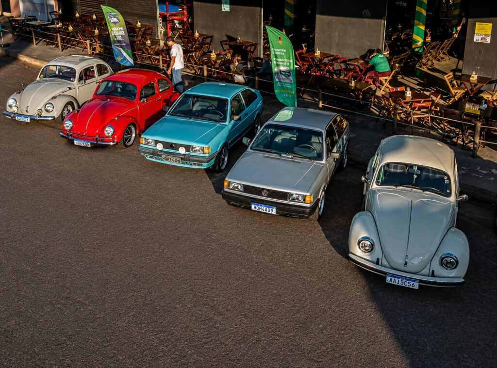 Retrocar MS inicia contagem regressiva com adesivaço que reúne apaixonados por carros antigos em Campo Grande