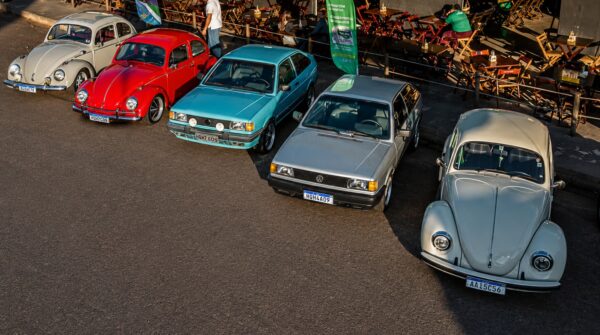 Retrocar MS inicia contagem regressiva com adesivaço que reúne apaixonados por carros antigos em Campo Grande